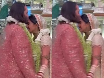 রাধিকাকে আদুরে চুম্বন অনন্তের