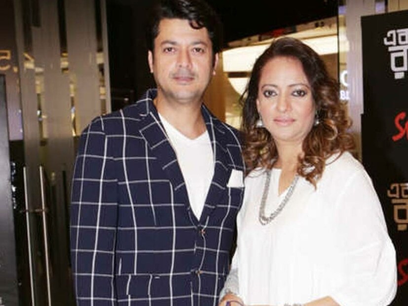 সূত্র থেকে জানা গেছে, ডি-হাইড্রেশনের কারণে অসুস্থ হয়ে পড়েছেন তিনি৷ এই কারণেই হাসপাতালে ভর্তি করতে হয়েছে অভিনেত্রীকে৷ শরীরে জলের ঘাটতি হওয়ায় অসুস্থ বোধ করছিলেন৷ 