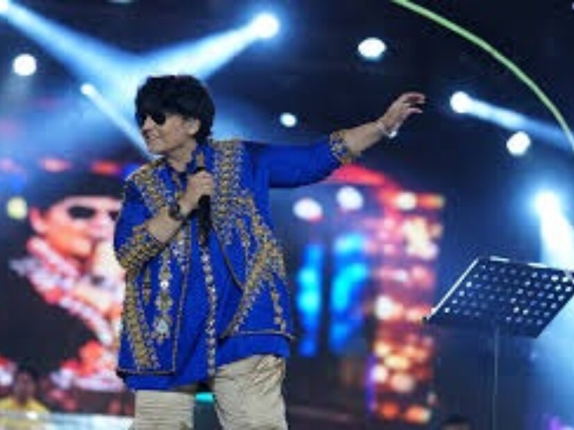 বলিউডের 'ডান্ডিয়া ক্যুইন' যিনি একাধিক গান গেয়ে সকলের মন কেড়ে নিয়েছিলেন৷ আজও  বিভিন্ন উৎসবে তাঁর গান মাতিয়ে রাখে ছোট থেকে বড় সকলকে৷ তিনি আর কেউ নন, তিনি হলেন সকলের প্রিয় ফাল্গুনী পাঠক৷ যিনি ডান্ডিয়া ক্যুইন নামেও পরিচিত। 