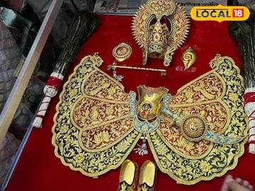 ভগবানের উদ্দেশ্যে ভক্ত নিবেদন করলেন রত্নখচিত এক অসাধারণ জিনিস