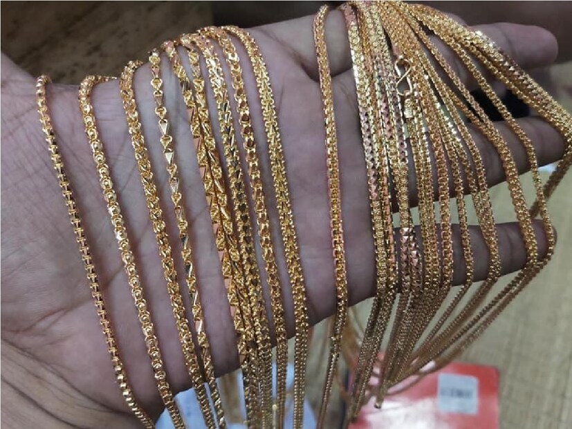 জ্যোতিষ শাস্ত্রী পূবালী গুহ জানান, কারও যদি গলার হার হারিয়ে যায় তার অর্থ অপমানিত হওয়ার যোগ। Photo- Representative 