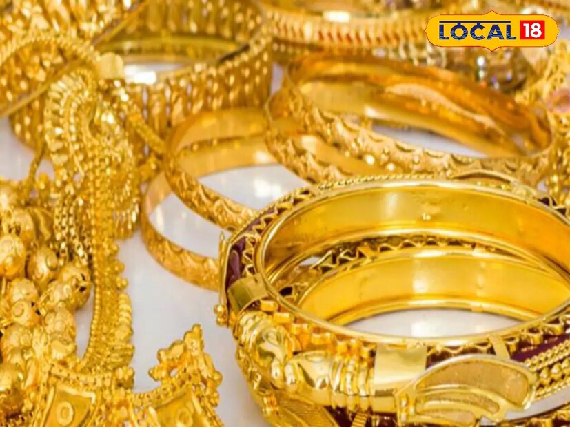 : গয়না পছন্দ করে না এমন মানুষ খুব কমই আছেন। কিন্তু অনেক সময় দেখা যায় আপনার পছন্দের সোনার গয়নাটি হঠাৎ করে হারিয়ে গেছে। জ্যোতিষ মতে এই সোনার গয়না হারানো কিন্তু অত্যন্ত খারাপ। এক একটি সোনার গয়না হারালে এক এক রকম কুফল ভোগ করতে হয়। Photo- Representative  : গয়না পছন্দ করে না এমন মানুষ খুব কমই আছেন। কিন্তু অনেক সময় দেখা যায় আপনার পছন্দের সোনার গয়নাটি হঠাৎ করে হারিয়ে গেছে। জ্যোতিষ মতে এই সোনার গয়না হারানো কিন্তু অত্যন্ত খারাপ। এক একটি সোনার গয়না হারালে এক এক রকম কুফল ভোগ করতে হয়। Photo- Representative