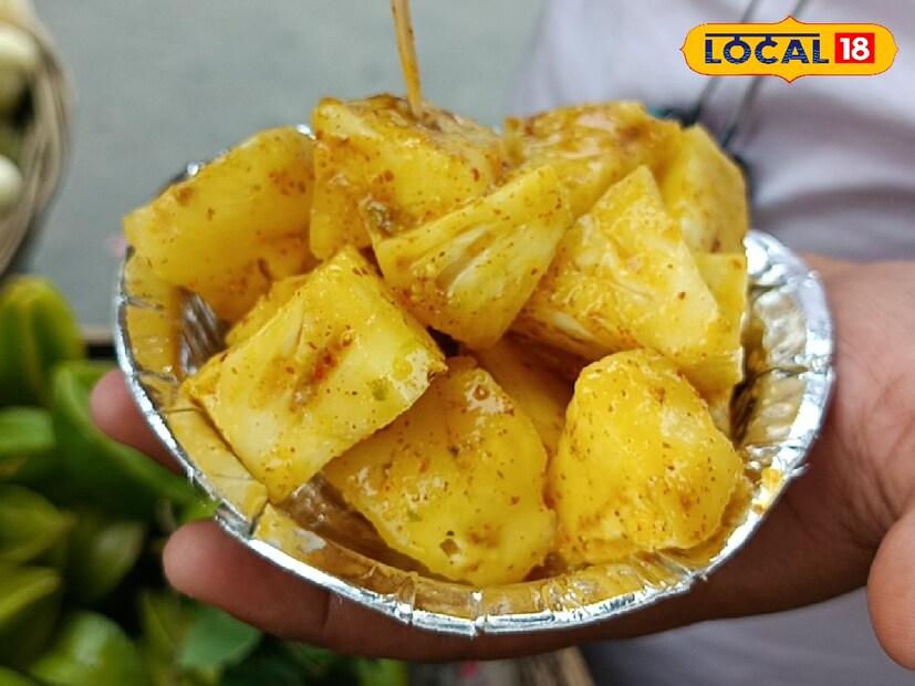 আনারসের মরসুম ইতিমধ্যেই শুরু হয়ে গিয়েছে। আর আনারসের উপকারিতা রয়েছে প্রচুর। তাইতো আনারস খেতে বহু মানুষ পছন্দ করে থাকেন। তবে সাধারণ ভাবে আনারস খেলে অনেকসময় টক লাগে। তাই অনেকেই আনারস এমনি কেটে খেতে পছন্দ করেন না।