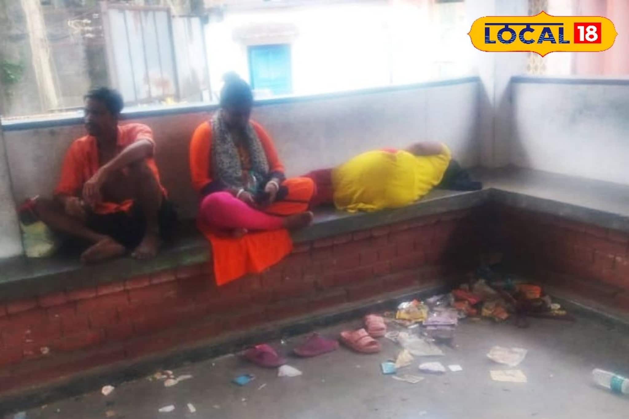 আবর্জনায় ভর্তি সরকারি হাসপাতাল, প্রতিবাদ রোগীর পরিজনদের