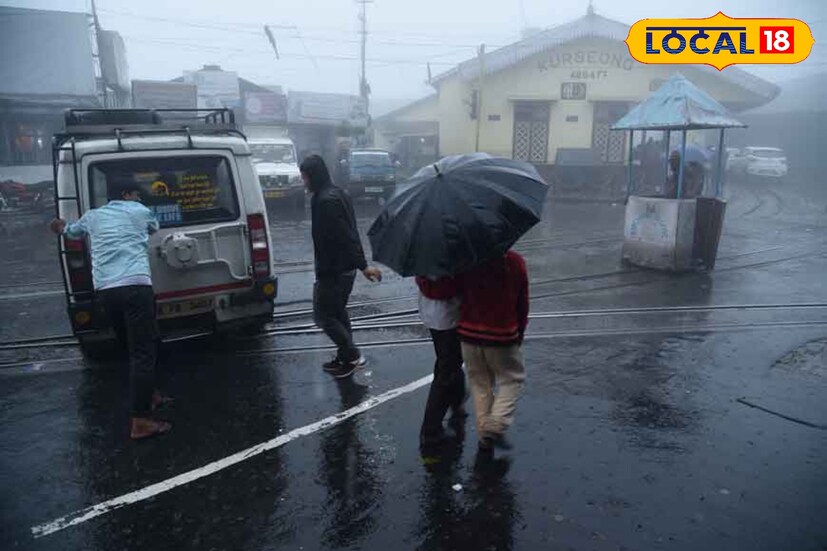উত্তরবঙ্গে ভারী থেকে অতি ভারী বৃষ্টি জারি থাকারই পূর্বাভাস রয়েছে। আবহাওয়া দফতর জানাচ্ছে, উত্তরবঙ্গের সব জেলাতেই সপ্তাহভর বিক্ষিপ্তভাবে ভারী বৃষ্টির সম্ভাবনা থাকছে। 