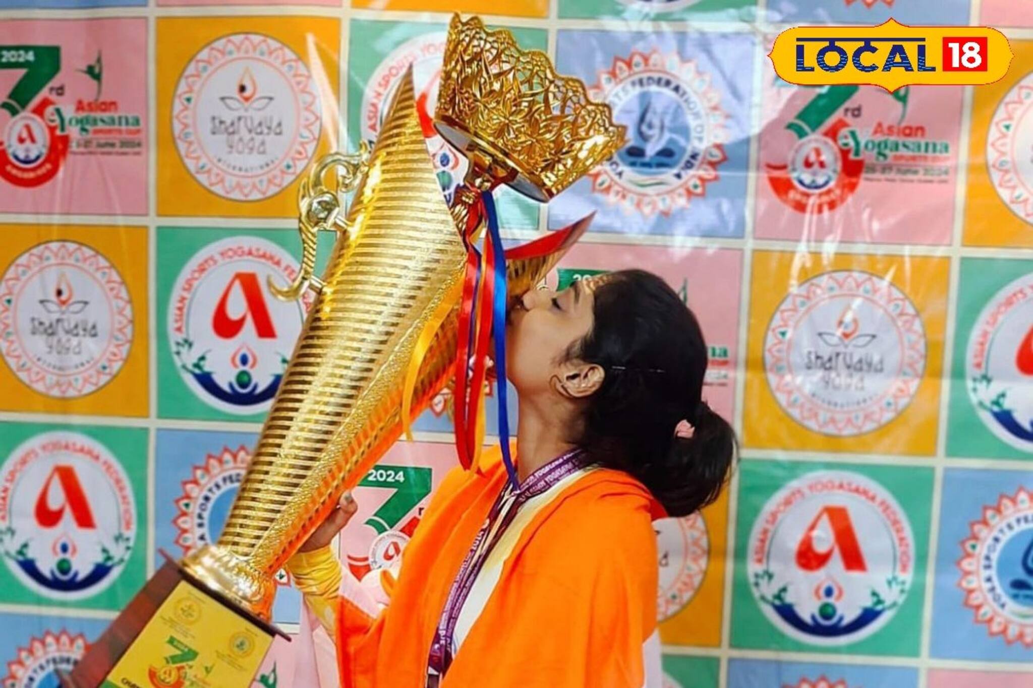 এক চিলতে ভাড়ার ঘরে সোনার আলো! আন্তর্জাতিক ‌যোগাসনে তিনটে সোনা হাওড়ার সুস্মিতার