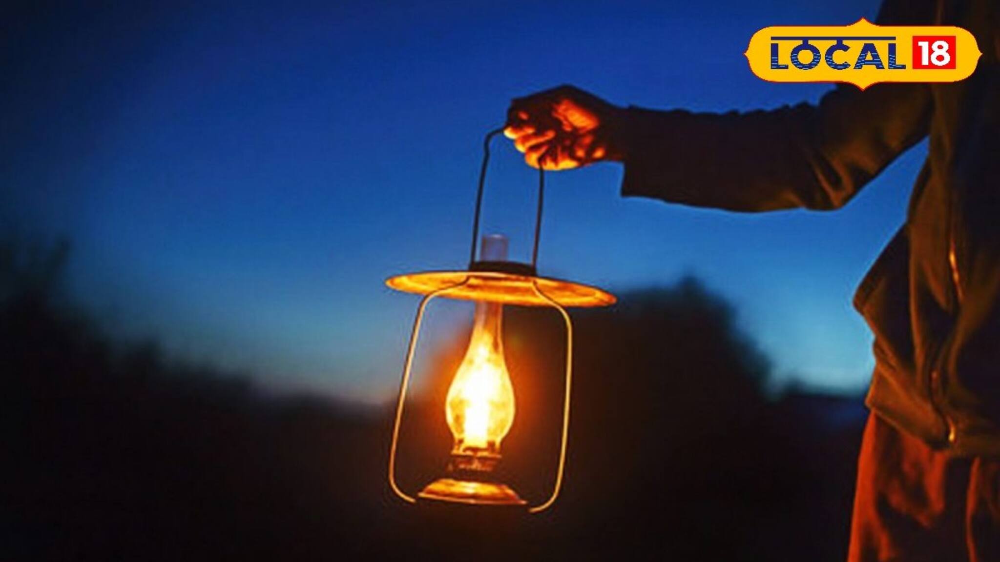 বর্ষাকালে বিদ্যুৎ না থাকাটাই যেন এই গ্রামের নিয়ম!