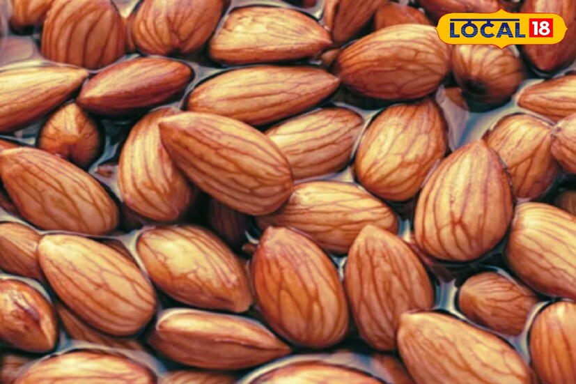 *ওজন কমানোর জন্য বা কোলেস্টেরলকে বশে রাখার জন্য রোজ সকালে ৫-৬টা ভেজানো আমন্ড খেয়ে থাকেন অনেকেই। ভেজানো আমন্ডের মতো স্বাস্থ্যকর খাবার খুব কমই রয়েছে।