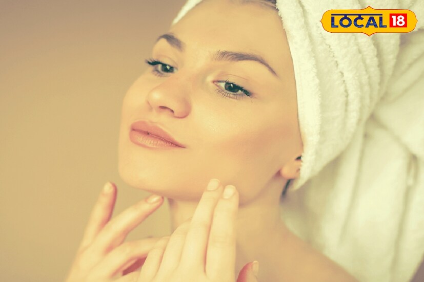 রূপচর্চায় অভিজ্ঞ গৃহিণী সোমা মুখোপাধ্যায় জানান, শুতে যাওয়ার আগে মোবাইল কিংবা ট্যাবে চোখ না রেখে ত্বকের রূপচর্চায় একটু নজর দিন। মিনিট পনেরো সময়েই ত্বক হবে সতেজ। 