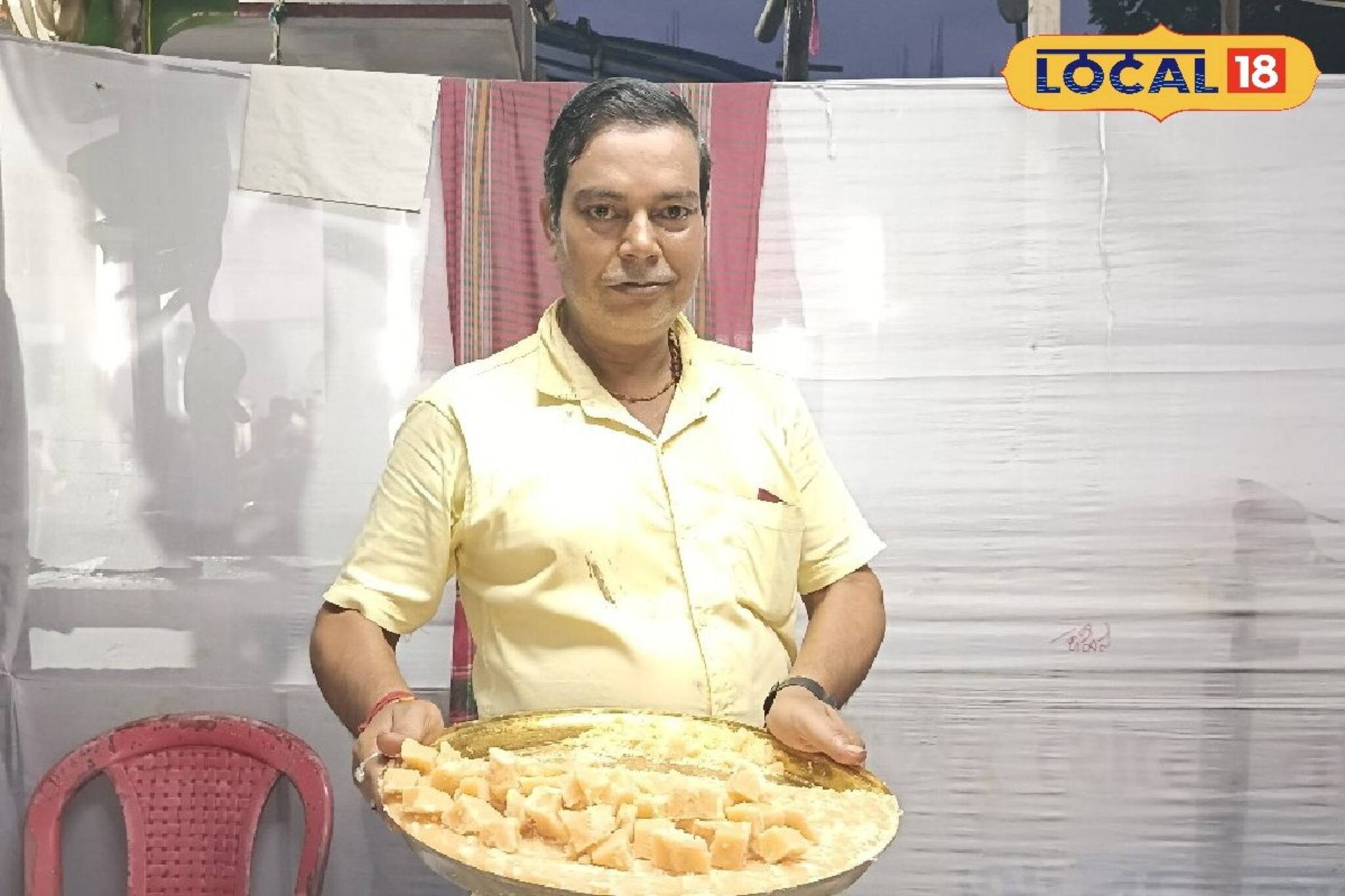 নাম তাঁর মদন মোহন! কোচবিহারের মন্দিরের সামনে বিখ্যাত মিষ্টি! ভাইরাল এই দোকানদার