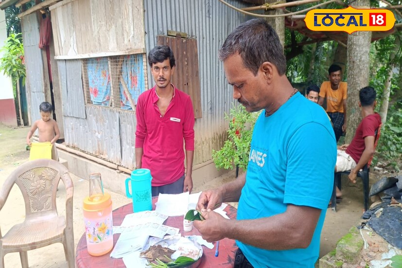 যদিও এই একই পদ্ধতি অবলম্বন করতে দেখা যায়, তৃণমূল বিজেপি উভয় পক্ষকেই। ভোটগ্রহণ কেন্দ্র থেকে নির্দিষ্ট দূরে দলীয় বুথ ক্যাম্পে সাজানো রয়েছে পান, বিড়ি, সিগারেট এমনকি রয়েছে চা এর আয়োজনও