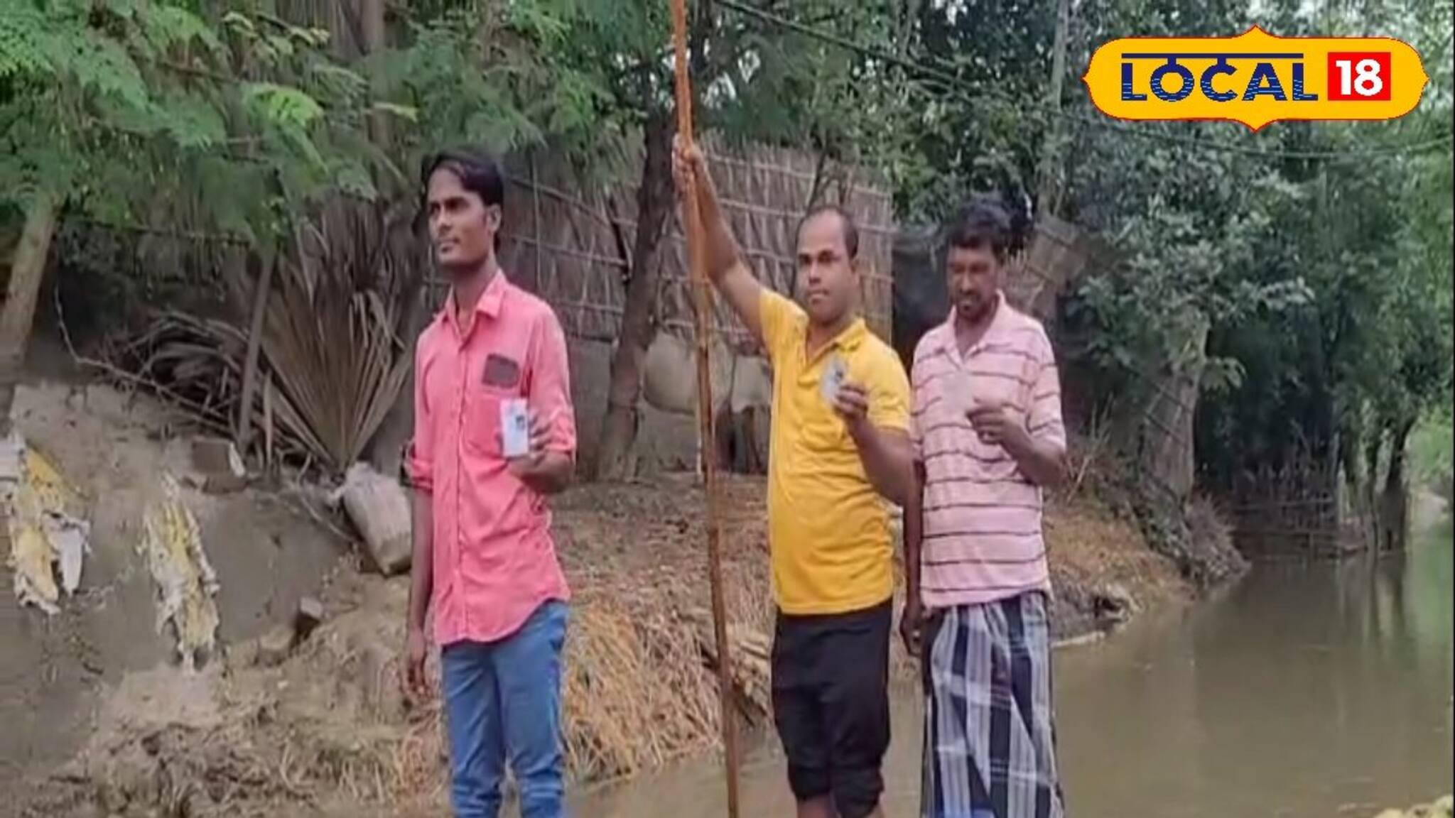 ভোট তো নয়, যেন যুদ্ধ! ভেলায় চেপে দূরদূরান্ত থেকে এলেন ‘ওঁরা’, চমকে গেল রায়গঞ্জ