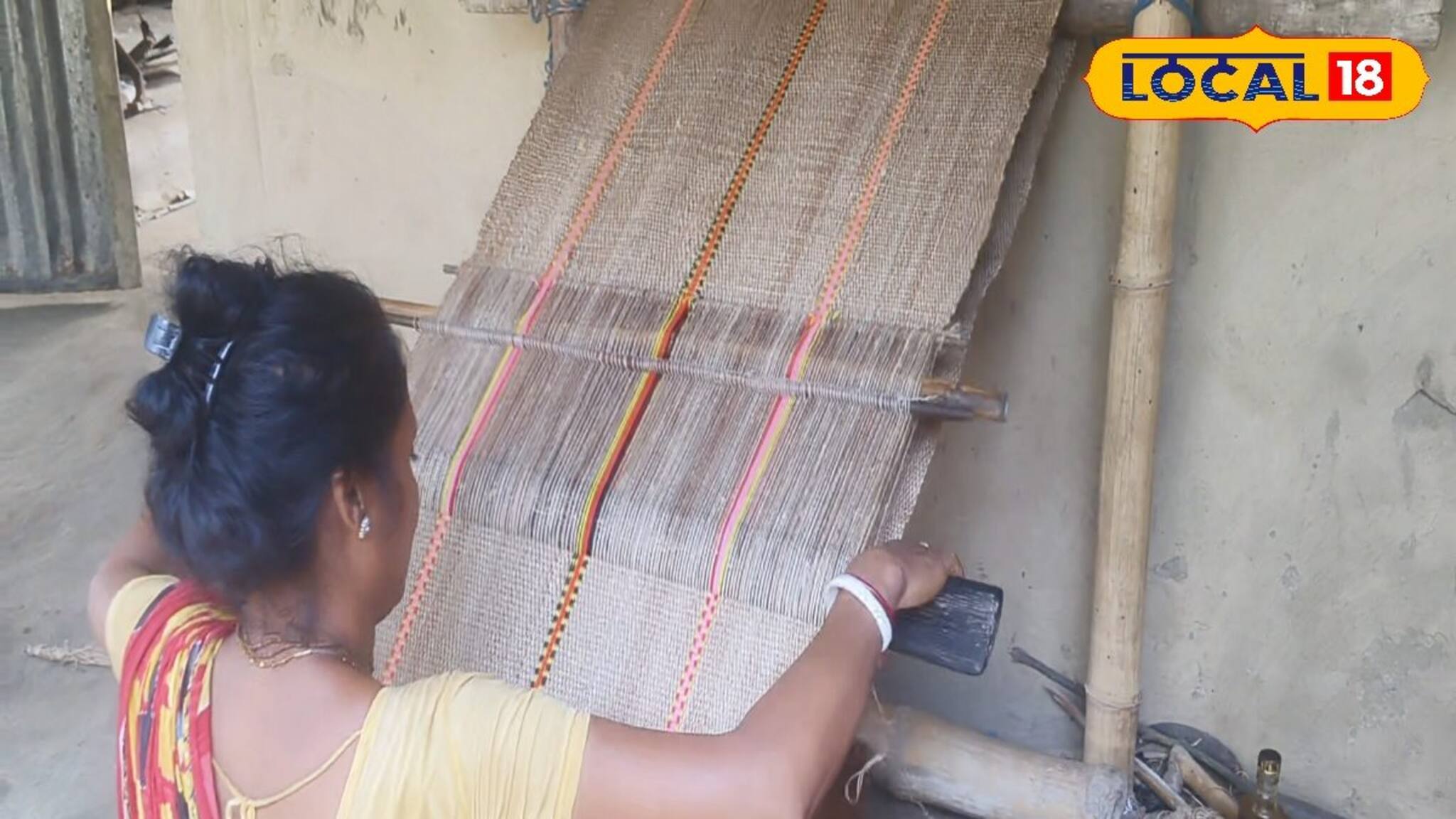 পাট ও সুতোর কারুকার্য করা সুপ্রাচীন ঐতিহ্যবাহী ধোকরা! কীভাবে তৈরি হয় দেখুন ভিডিও