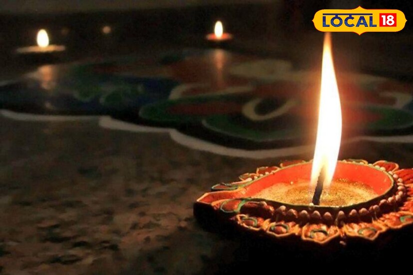 *সন্ধ্যৈব লবণ দিয়ে প্রদীপ বা আলো জ্বালালেও সুফল মেলে। এতে নেতিবাচক শক্তি দূর হয় এবং পরিবারে ইতিবাচক শক্তির প্রভাব বৃদ্ধি পায়। তবে সন্ধ্যৈব লবণের ল্যাম্প বা প্রদীপ দানি নিয়মিত পরিষ্কার করা উচিৎ। এই উপায়ে আর্থিক অনটন দূর হয়। Disclaimer: আমাদের এই প্রতিবেদনটি শুধুমাত্র তথ্য প্রদানের জন্য। সামাজিক মাধ্যম ও নানা ওয়েবসাইটের পাওয়া তথ্য থেকে এই জ্ঞান নেওয়া হয়েছে। তবে এই সংক্রান্ত আরও তথ্যের জন্য এবং চূড়ান্ত সিদ্ধান্ত গ্রহণের আগে অবশ্যই বিশেষজ্ঞ বা জ্যোতিষশাস্ত্রবিদের পরামর্শ নিন।