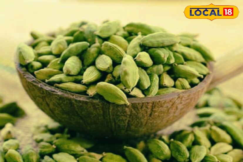 বালিশের নীচে এক থেকে দু'টি এলাচ রাখলে ঘুমনো ভাগ্য পুনরায় জেগে উঠবে। বাধা-বিপত্তি থেকে সহজেই মুক্তি পাওয়া যাবে,সাফল্য আসতেসময় লাগবে না।