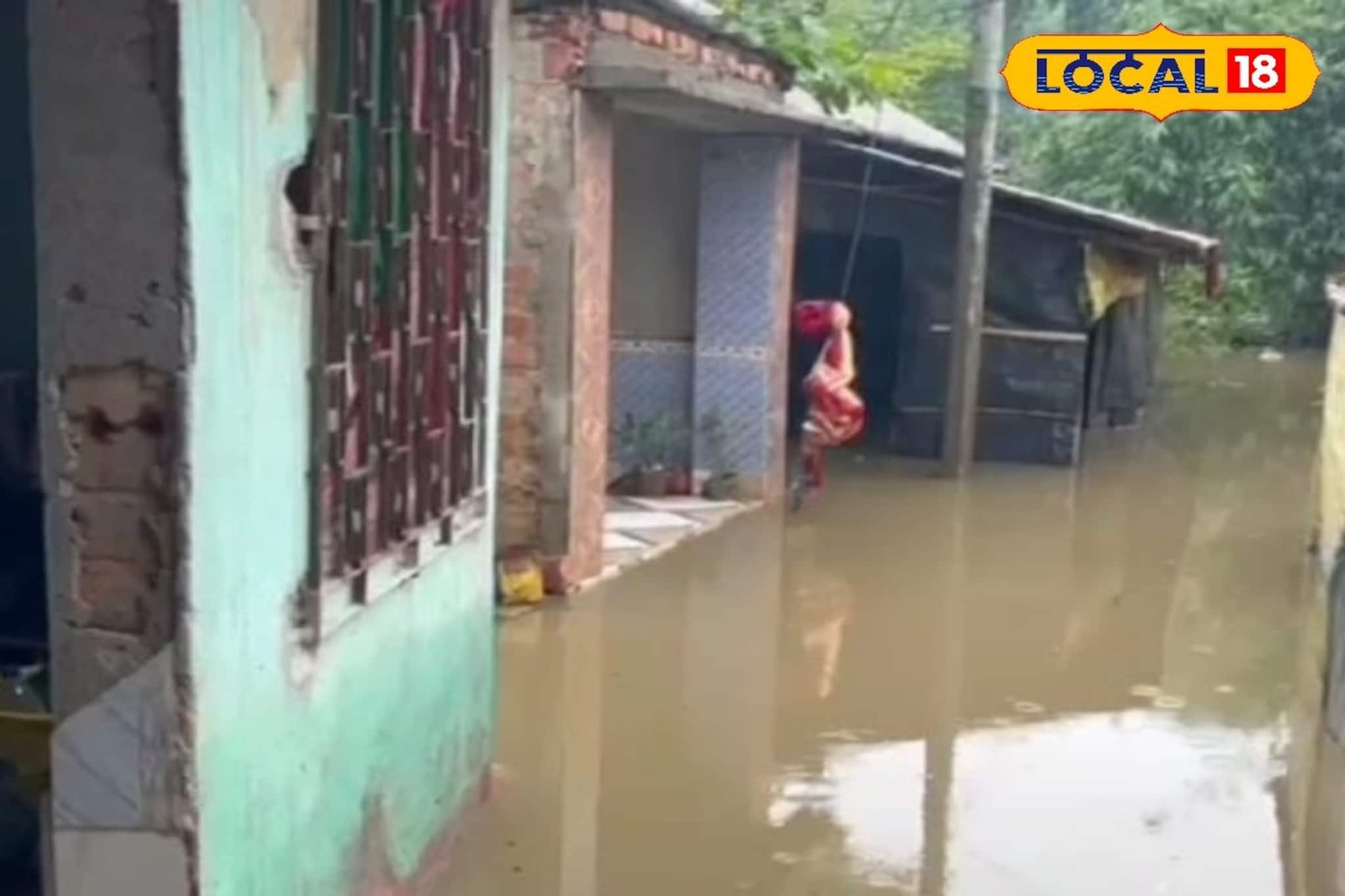 টানা বৃষ্টিতে জলমগ্ন আরামবাগের একাধিক ওয়ার্ড, ঘরের মধ্যে জল থৈ থৈ