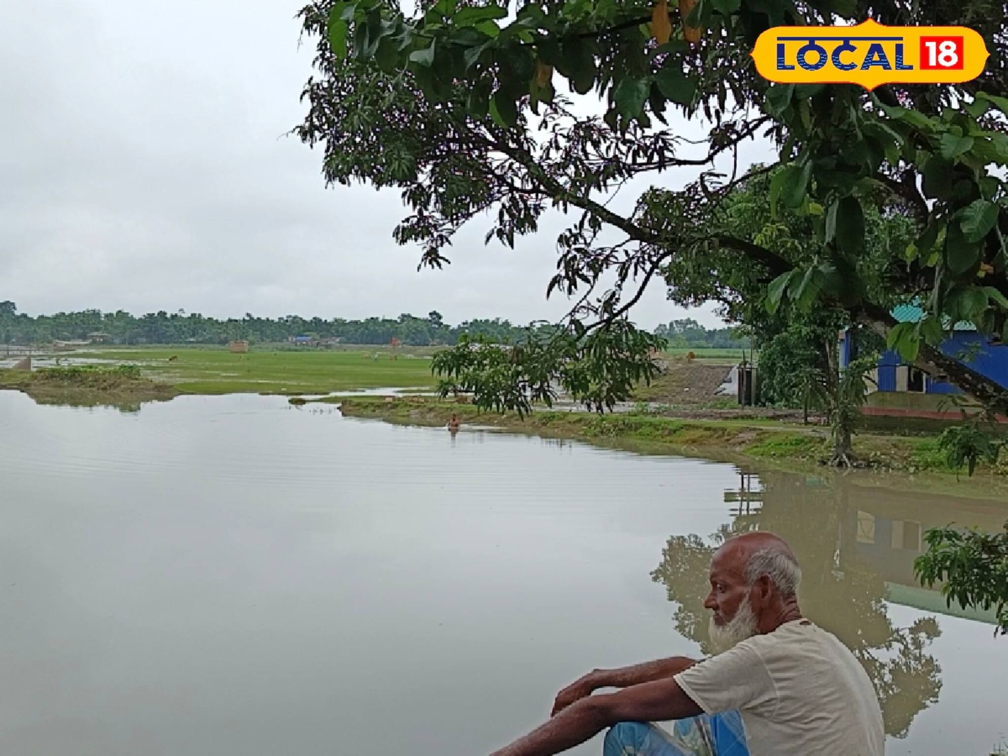 জল বাড়ছে নদীর! মাটির বাঁধ, আতঙ্কে দিন কাটছে অসম-বাংলা সীমান্তে