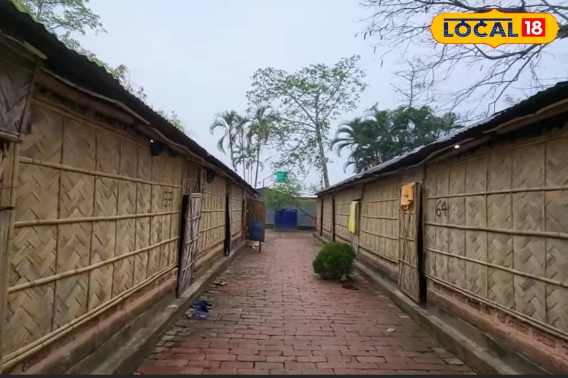 *বেড়ার কুঠিরের পাশাপাশি রয়েছে ইটের দালান ঘরও। যদিও তার ভাড়া ২৫০-৩০০ টাকা পড়বে। বর্তমানে এই ঘর গুলিতেই তীর্থযাত্রীরা থাকার জন্য বিকল্প ব্যবস্থা করে নিয়েছেন।