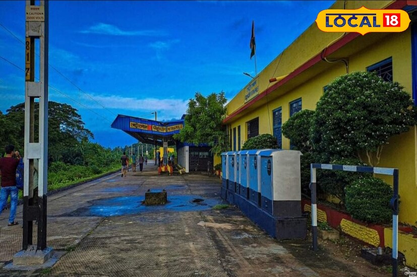 *সেই সময় শিয়ালদহ থেকে খুলনা হয়ে ট্রেন ছুটে চলত বরিশাল এক্সপ্রেস ট্রেন। দেশভাগের পর ১৯৪৭ সালে ভারতের দিকে স্টেশন পেট্রাপোল তৈরি করা হয়, আর বাংলাদেশের দিকে হয় বেনাপোল স্টেশন।