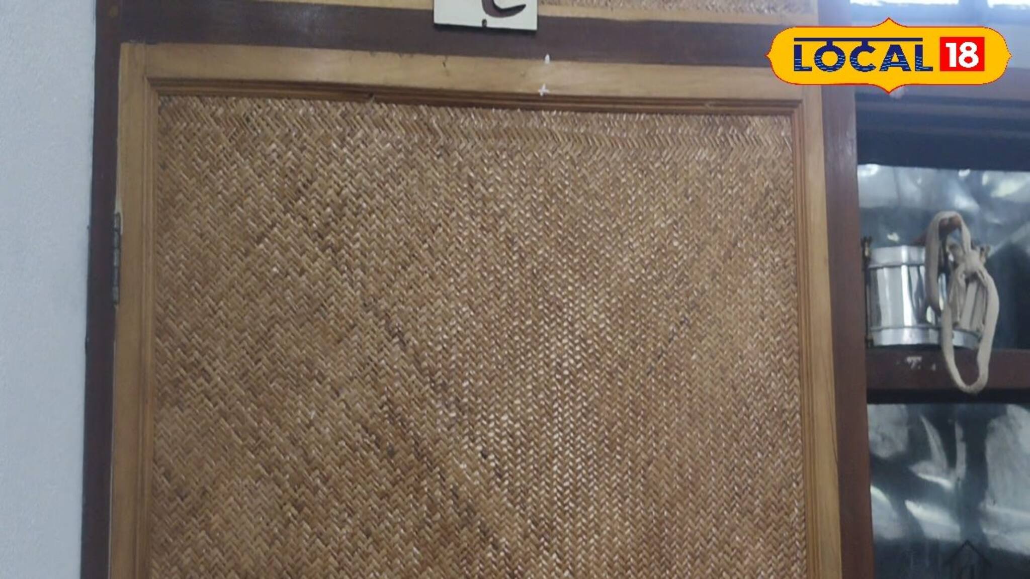 শুধু মেঝেতে নয়, এবার কলেজের ড্রেসিংরুমেও শীতলপাটির ব্যবহার