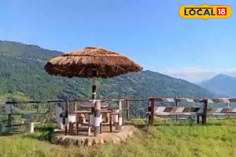 *এখন নিশ্চই ভাবছেন যে এই ডুকা ভ্যালি কীভাবে পৌঁছাবেন? এই জায়গায় শেয়ার গাড়ি খুব কমই যায়। আপনাকে গাড়ি ভাড়া করতে হবে। তাই যাওয়ার আগে বাড়ি থেকে রিসর্ট বুকিং করে তবেই যাওয়া শ্রেয়। এবার পুজোয় তা হলে ট্রেন ধরে সোজা নিউ জলপাইগুড়ি নেমে পাড়ি দিতে পারেন অজানা মেঘের দেশে।