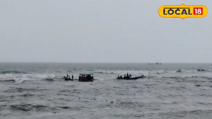 দুর্ঘটনাগ্রস্থ ট্রলার দুর্ঘটনাগ্রস্থ ট্রলার