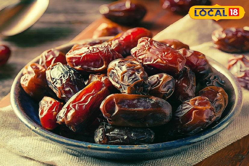 পুষ্টিবিদ ও চিকিৎসক দিব্যা নাজ জানান, গরমে অতিরিক্ত ঘাম হলে শরীর থেকে অনেকটা পরিমাণে খনিজ বেরিয়ে যায়। এই সময় দু’টি খেজুর খেলে তৎক্ষণাৎ ক্লান্তি কেটে যায়।