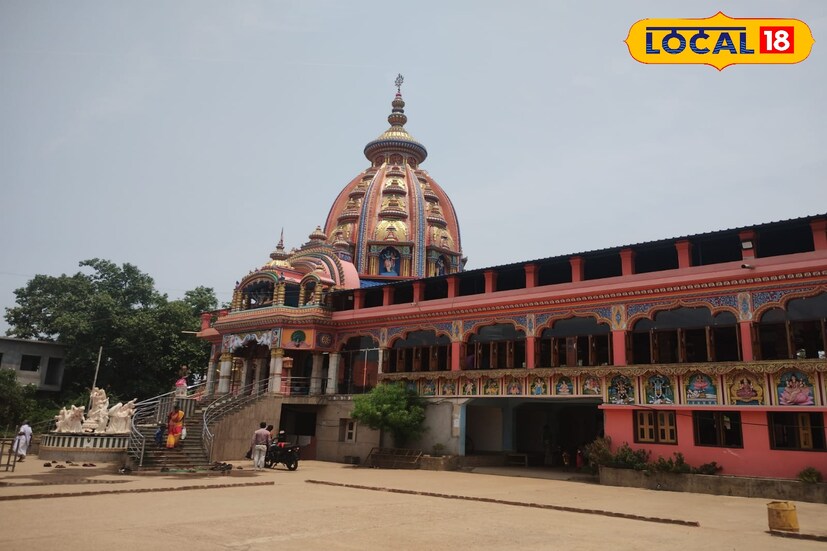 আধ্যাত্মিক ভাবাবেগে মশগুল হতে চাইলে চলে আসুন তালডাংরার ত্রীধারা মন্দিরে। যাকে বলা হয় পশ্চিমবঙ্গের বৃন্দাবন। 