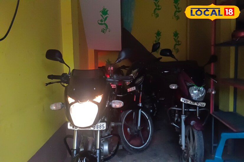 অতনু বাবু জানিয়েছেন এই সময়, বাইক অযথা বাইরে ফেলে রাখা উচিত নয় কোন শেডের নিচে রাখতে হয়। আর যদি বাইক ভিজে যায় দ্রুত তার শুকনো করার চেষ্টা করতে হবে।