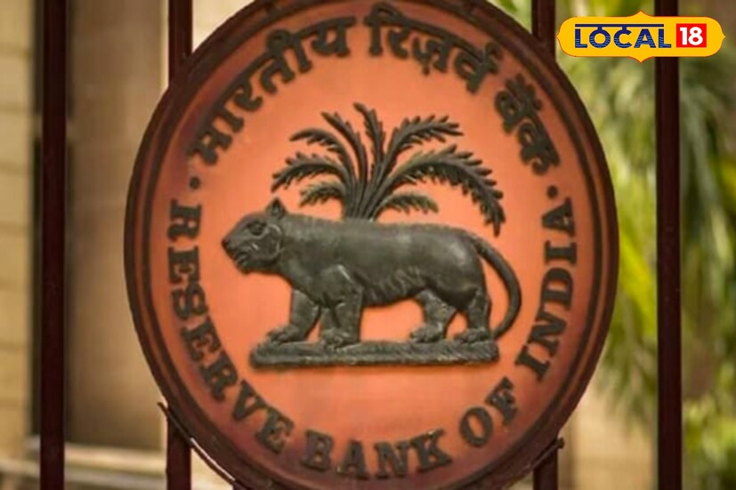 এছাড়াও তিনি বলছেন, টাকা তোলার বা জমা করার সময় আপনাকে সুরক্ষিত এটিএম খুঁজে নিতে হবে। যাতে করে সেখানে সিসিটিভি ক্যামেরা, নিরাপত্তারক্ষী ইত্যাদি থাকে। পাশাপাশি সেই এটিএম যেন একদম ফাঁকা জায়গায় না হয়। নয়তো যে কোনও সময় আপনার হাত থেকে টাকা ছোঁ মেরে নিয়ে যেতে পারে কেউ।