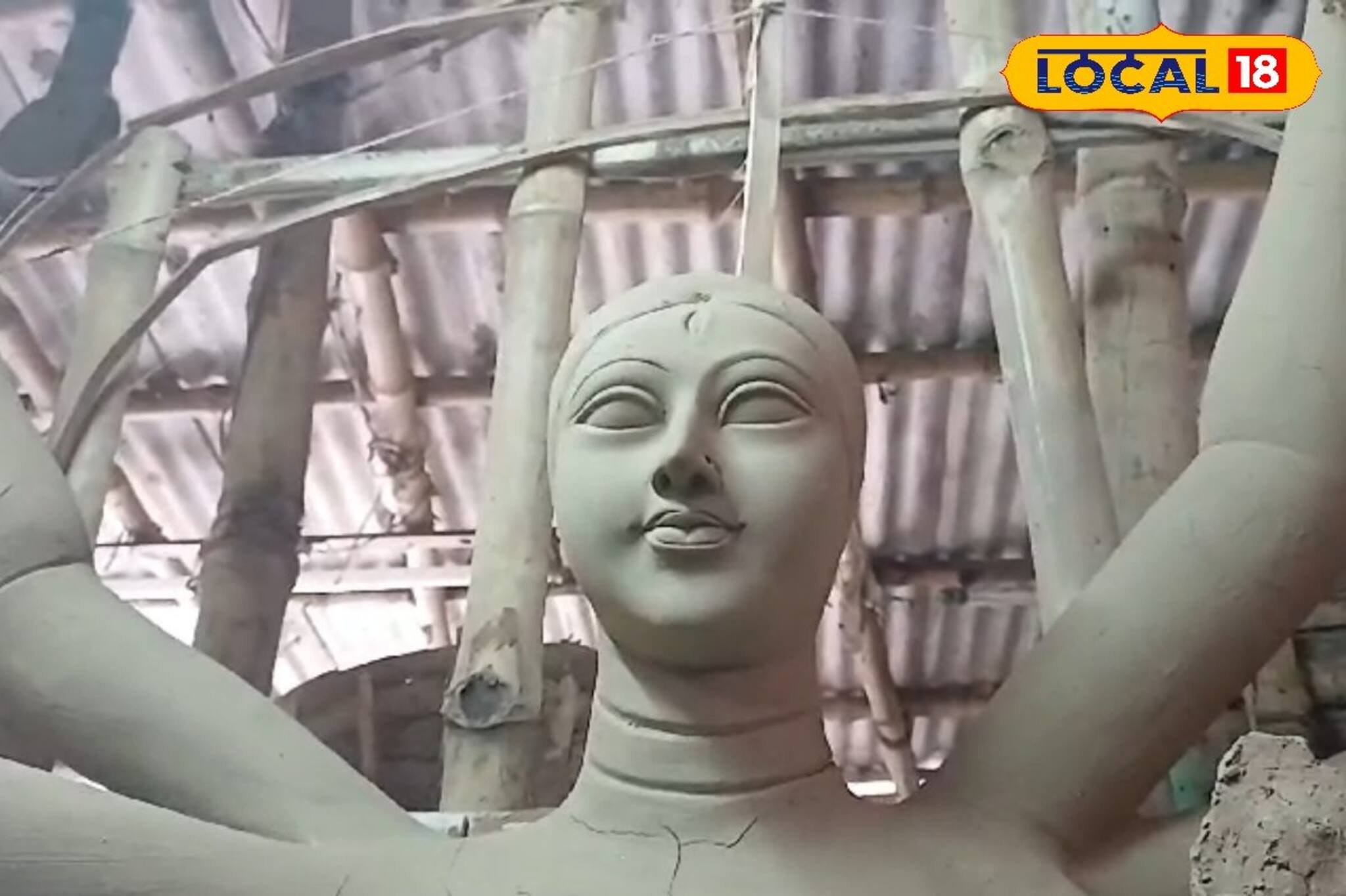 এই মাটি ছাড়া সম্পূর্ণ হবে না মৃন্ময়ী মায়ের রূপদান! চরম বিপাকে মৃৎশিল্পীরা