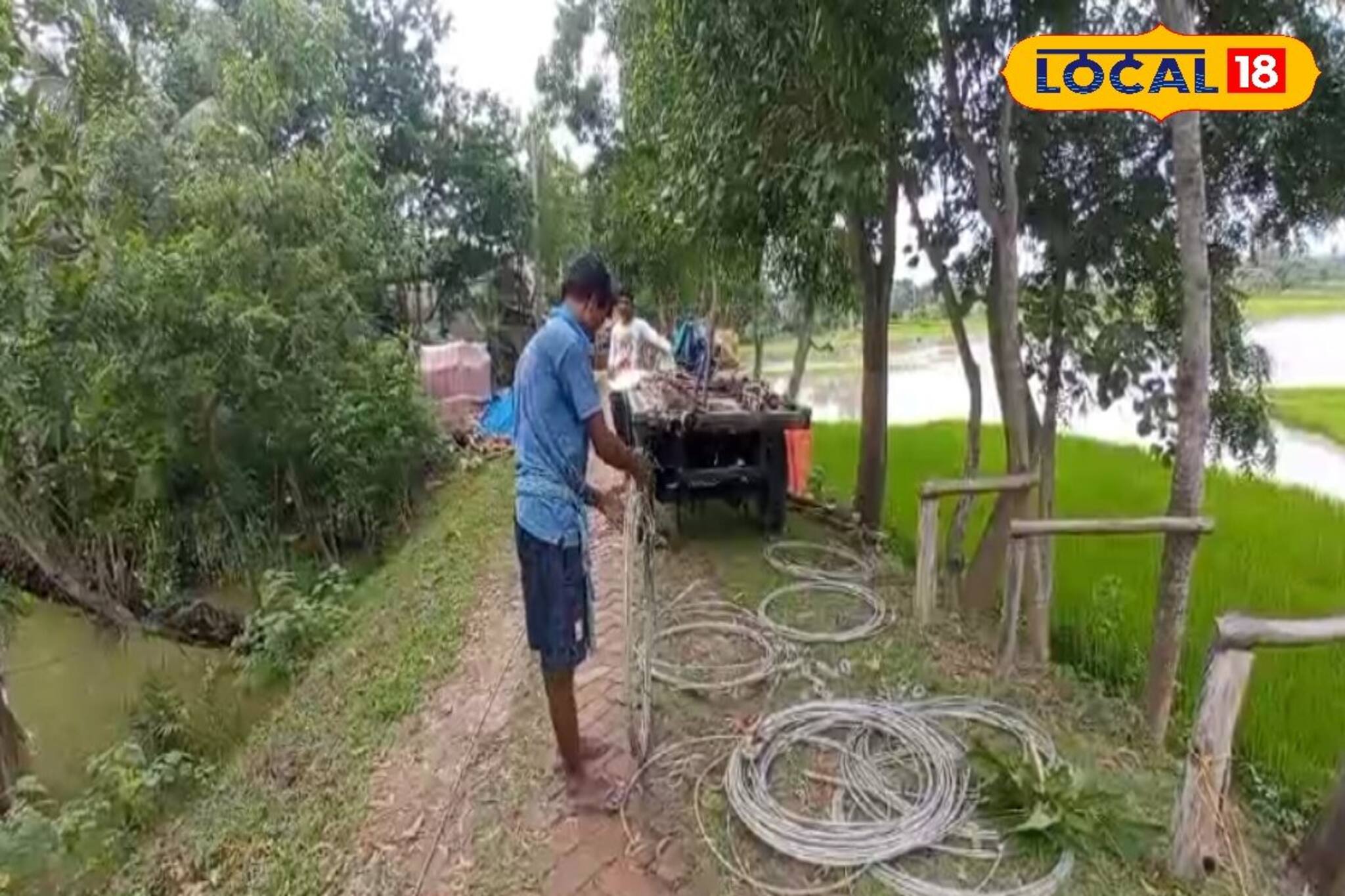  বিপজ্জনক হুকিংয়েই জ্বলত আলো! সরকারিভাবে এই প্রথম বিদ্যুৎ পৌঁছাবে পাথরপ্রতিমার গ্রামে