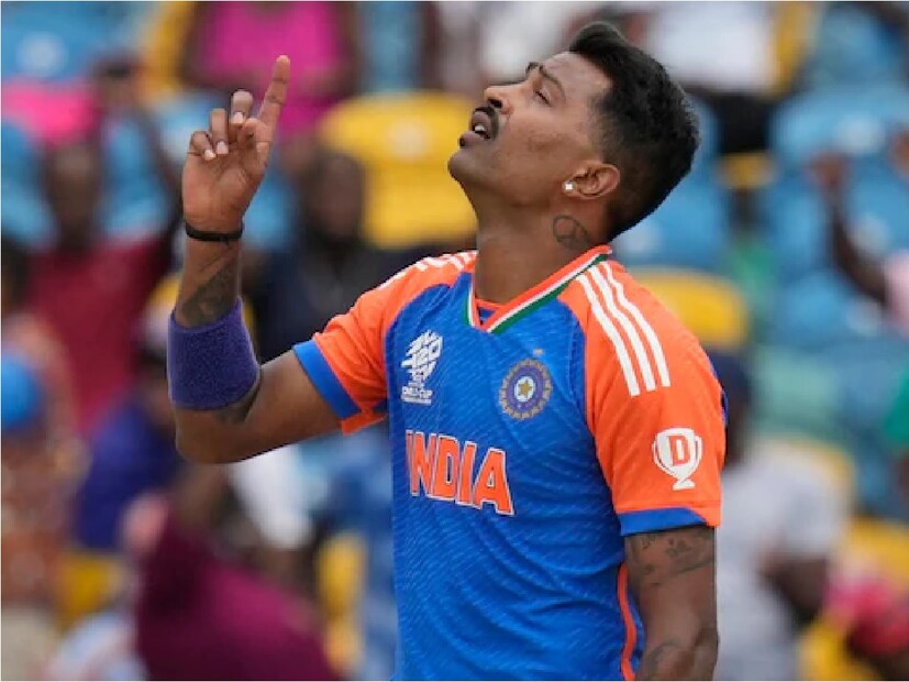 হার্দিক পান্ডিয়ার একটি পুরানো ভিডিও সোশ্যাল মিডিয়ায় ভাইরাল হয়েছিল, যাতে তিনি বলেছিলেন যে তাঁর বাড়ি এবং গাড়ি তাঁর মায়ের নামে রয়েছে। যদিও সেই ভিডিও ২০১৭ সালের। এই ভিডিওতে হার্দিককে বলতে শোনা গেছে, ‘‘মায়ের নাম আমার বাবার অ্যাকাউন্টে, আমার ভাইয়ের অ্যাকাউন্টে এবং আমার অ্যাকাউন্টেও... সবকিছুই তাঁর নামে রয়েছে। গাড়ি থেকে বাড়ি...সবকিছু।’’