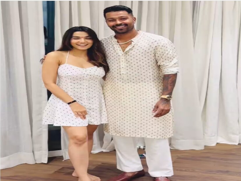 সোশ্যাল মিডিয়ায় এই সুন্দরী ইনফ্লুয়েন্সার৷ তার ইনস্টাগ্রাম অ্যাকাউন্টে  মাধ্যমে সেই সমস্ত গুজব উড়িয়ে দিয়েছেন ছবি দিয়ে নিজের এই মুহূর্তকে ফ্যানগার্ল মুহূর্ত হিসেবেই বলেছেন৷