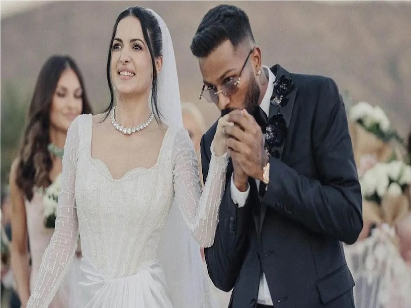সম্প্রতি টাইমস নাউ-র এক বিশেষ প্রতিবেদনে, দম্পতির এক  বন্ধু বলেছিলেন যে হার্দিক এবং নাতাশার কোনও প্যাচ আপ হবে না। তাঁরা একে অপরের সঙ্গে তাঁদের লড়াই শেষ করতে চায় না। তাঁর বন্ধুর এই বিবৃতিটি জল্পনা শুরু করেছে যে মিস্টার এবং মিসেস পান্ডিয়া তাঁদের টেনশনে থাকা দাম্পত্যকে মেরামত করার মুডে নেই। সোশ্যাল মিডিয়ায় তাঁদের বিবাহবিচ্ছেদের গসিপ ছড়িয়ে পড়ার পর থেকে বিনোদন ও ক্রিকেট দুই  জগতেই আলোচনার বিষয় হয়ে উঠেছেন এই দম্পতি। সোশ্যাল মিডিয়া থেকে দুজনেই একে অপরের ফটো মুছে দিয়েছেন।
