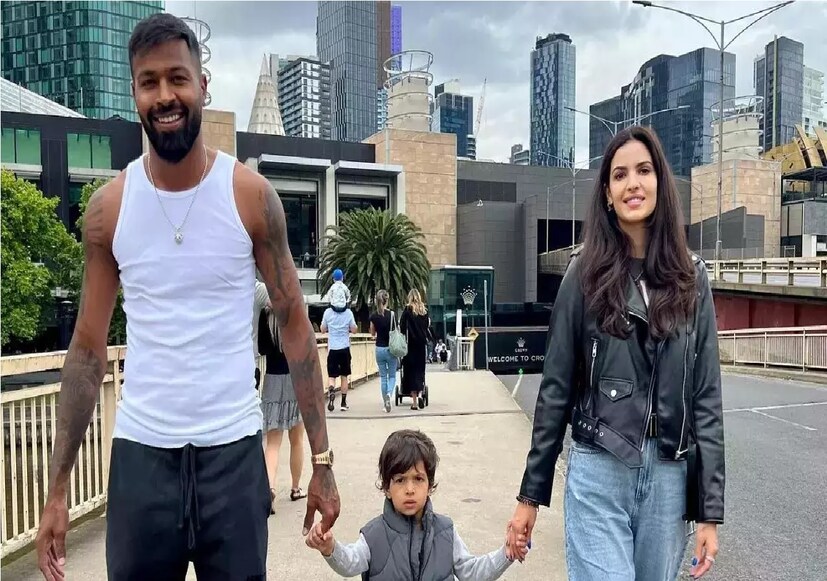 হার্দিক অধিনায়ক হতে হতে মিস করে গেলেনটি টোয়েন্টি  বিশ্ব চ্যাম্পিয়ন হওয়ার পর টি-টোয়েন্টি ফরম্যাট থেকে অবসর নেওয়ার কথা জানিয়েছিলেন রোহিত শর্মা। এরপরে হার্দিক পান্ডিয়াকে টি-টোয়েন্টি দলের পরবর্তী অধিনায়ক হিসাবে বিবেচনা করা হচ্ছিল, কিন্তু ম্যানেজমেন্টের সিদ্ধান্তে সূর্যকুমার যাদব এগিয়ে থাকার কারণে হার্দিক অধিনায়ক হওয়ার সুযোগ থেকে বঞ্চিত হন।