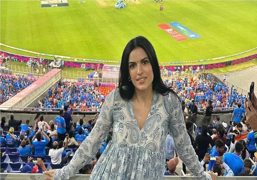 হার্দিক ও নাতাশার ডিভোর্স হয়ে গেছেহার্দিক পান্ডিয়া এবং নাতাশা স্ট্যানকোভিচ ১৯ জুলাই তাঁদের সোশ্যাল মিডিয়ায় পোস্ট করেন, সেখানে তাঁদের বিবাহবিচ্ছেদের ঘোষণা করেছিলেন। ১ জানুয়ারি, ২০২০তে একটি গ্র্যান্ড পার্টিতে দু'জন  বাগদান করেছিলেন এবং তারপরে একটি ব্যক্তিগত অনুষ্ঠানে  বিয়ের গাঁটছড়া বাঁধেন।