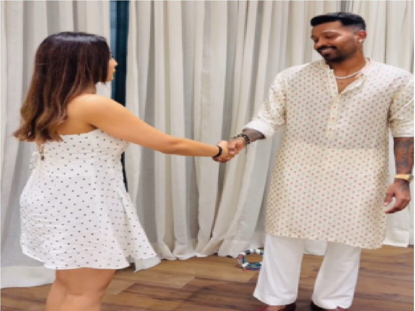 সম্প্রতি মিস্ট্রি গার্লের সঙ্গে হার্দিকের ছবি সোশ্যাল মিডিয়ায় প্রকাশিত হয়েছে। তার নাম প্রাচি সোলাঙ্কি। প্রাচি একজন সোশ্যাল মিডিয়া ইনফ্লুয়েন্সার এবং একজন মেকআপ আর্টিস্টও। প্রাচিও ছবি শেয়ার করেছেন এবং ক্যাপশনে লিখেছেন- 'ফ্যান গার্ল মোমেন্ট।'