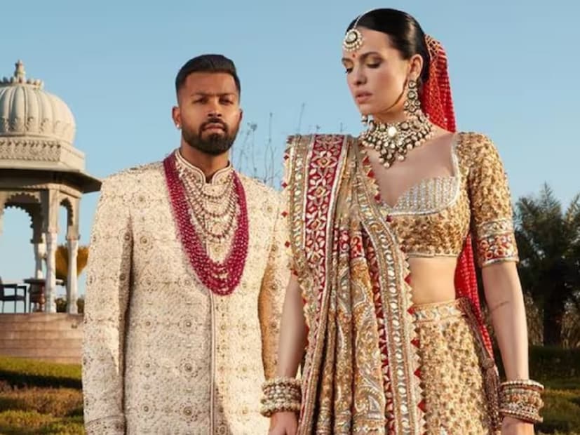 এদিকে সদ্যই হার্দিক পান্ডিয়া এবং নাতাশা স্ট্যানকোভিচের ৪ বছরের দাম্পত্য ভেঙে গিয়েছে। জল্পনা ছিল অনেকদিনই, সম্প্রতি নাতাশা সোশ্যাল মিডিয়ায় ঘোষণা করে দিয়েছেন। পেশায় মডেল নাতাশার সঙ্গে বাগদানের প্রায় ৭ মাস পরে পুত্র সন্তানের জন্ম দেন হার্দিক এবং নাতাশা।