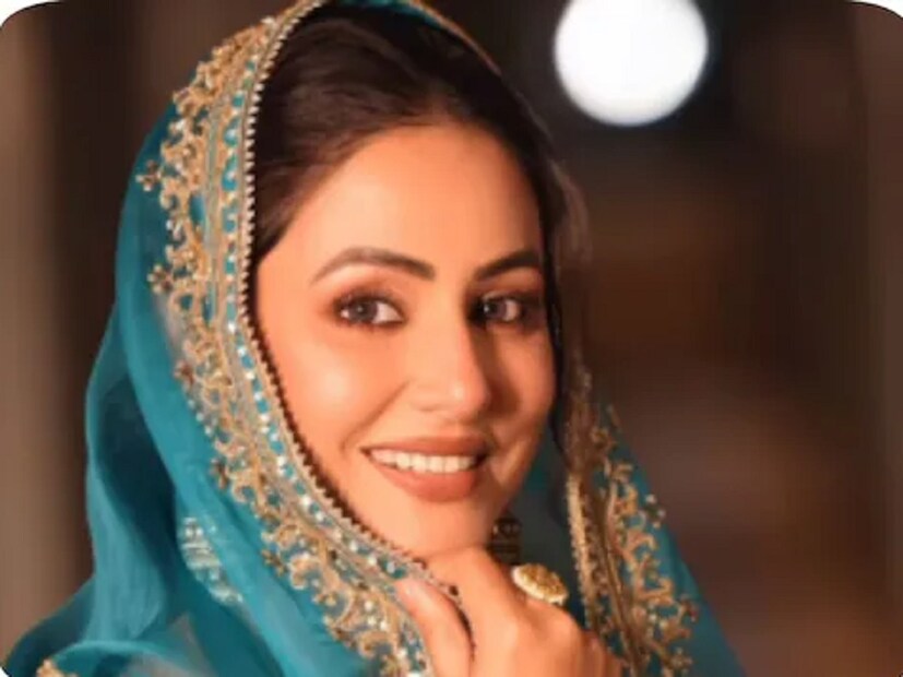 কঠিন সময় পার করছেন টেলিদুনিয়ার জনপ্রিয় অভিনেত্রী হিনা খান। কিন্তু এই প্রতিকূল মুহূর্তেও ইতিবাচক থাকার চেষ্টা করছেন তিনি। বিভিন্ন ভাবে ভক্তদেরও মনের জোর বাড়াচ্ছেন ‘ইয়ে রিশতা ক্যয়া কহেলতা হ্যায়’-এর ‘অক্ষরা’। সম্প্রতি একটি নতুন ছবিতে নিজের ঘাড়ে কেমোথেরাপির দাগ ভাগ করে নিলেন হিনা। ছবিতে হাস্যোজ্জ্বল অভিনেত্রীকে ভারি মিষ্টি দেখাচ্ছে। তাঁর চোখেমুখে আতঙ্কের লেশমাত্র নেই। একটি ছবি দিয়ে হিনা যেন বার্তা দিলেন যে, তাঁর জীবনে ভাল কিছু আসতে চলেছে।