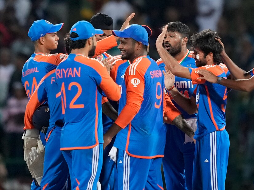 এক ঝলকে দেখে নিন তৃতীয় টি-২০ ম্যাচে টিম ইন্ডিয়ার সম্ভাব্য একাদশ: শুভমান গিল, যশস্বী জয়সওয়াল, সূর্যকুমার যাদব, সঞ্জু স্যামসন, হার্দিক পান্ডিয়া, শিবম দুবে / রিঙ্কু সিং, ওয়াশিংটন সুন্দর / রিয়ান পরাগ, অক্ষর প্যাটেল , রবি বিষ্ণোই, খালিল আহমেদ, মহম্মদ সিরাজ / অর্শদীপ সিং।