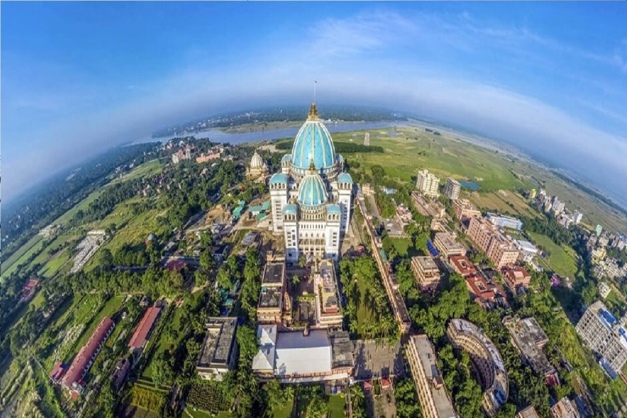 অপূর্ব পরিবেশ! ১০০-৩৫০ টাকায় থাকা, বিনামূল্যে ৪ বেলা খাওয়াদাওয়া! ঘুরে আসুন