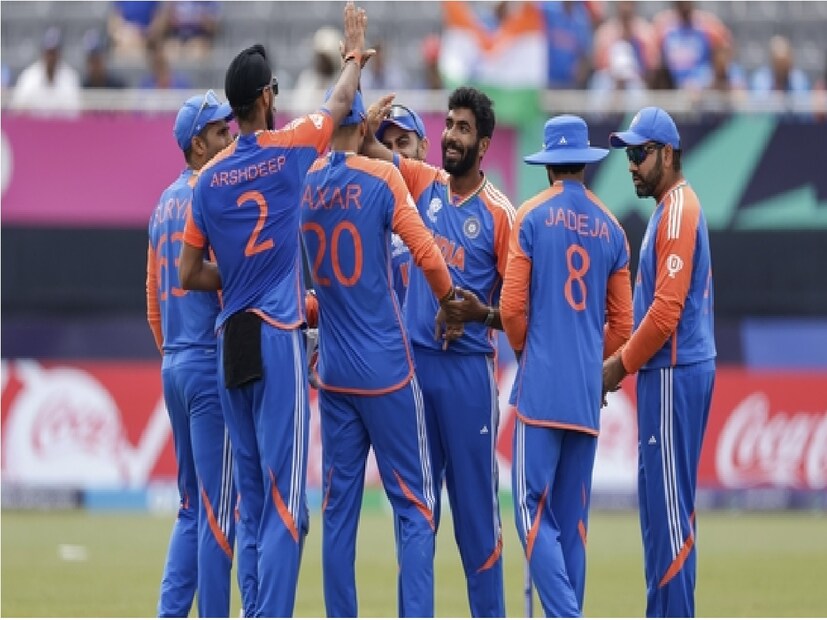 তবে চ্যাম্পিয়ন্স ট্রফিতে ভারতের একাদশ কেমন হবে তা নিয়ে রয়েছে জোর চর্চা শুরু হয়েছে। কারণ শ্রীলঙ্কার বিরুদ্ধে একদিনের সিরিজে লজ্জার হারের সম্মুখীন হতে হয়েছে ভারতীয় দলকে। পাশাপাশি চ্যাম্পিয়ন্স ট্রফির আগে রয়েছে একটি মাত্র ওডিআই সিরিজ।