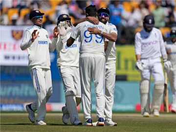 ভারতীয় ক্রিকেটারদের লাইনে রাখতে BCCI-র দু'মুখো অনুশাসনের নীতি,ছাড় খালি এই ৩-র