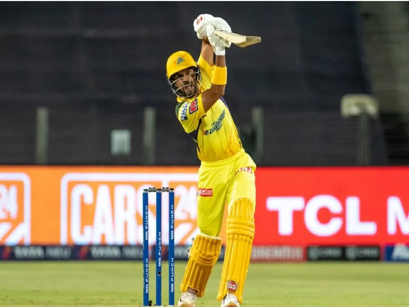 কোথাও বাউন্ডারি ৬৫ মিটার হতে পারে, আবার কোথাও বাউন্ডারি ৭৫ মিটার হতে পারে। অধিকাংশ জায়গায় মাঠ বৃত্তাকার বা ডিম্বাকৃতি রাখা হয়। কিন্তু আমেরিকায় ক্রিকেট মাঠের আকার আলাদা।
