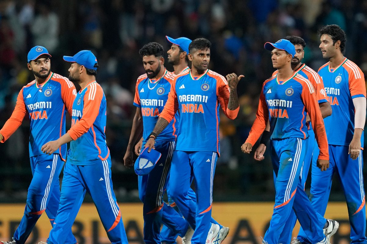 রুদ্ধশ্বাস লো স্কোরিং ম্যাচে সুপার ওভার জয়, শ্রীলঙ্কাকে চুনকাম করল টিম ইন্ডিয়া রুদ্ধশ্বাস লো স্কোরিং ম্যাচে সুপার ওভার জয়, শ্রীলঙ্কাকে চুনকাম করল টিম ইন্ডিয়া