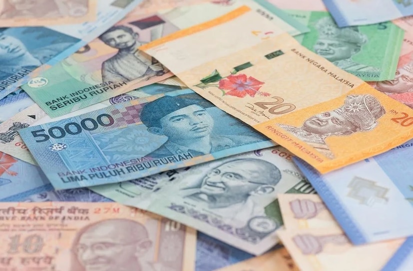 ইন্দোনেশিয়ান রুপিয়াহ (Indonesian Rupiah) ১ ভারতীয় রুপি = ১৯৩.৬ আইডিআর ৷ ইন্দোনেশিয়াতে রয়েছে আর্থিক সমস্যা। এর পাশাপাশি মুদ্রাস্ফীতির হারও বেশি। সেই কারণে এখানকার মুদ্রার মূল্যও কম। Photo: Collected