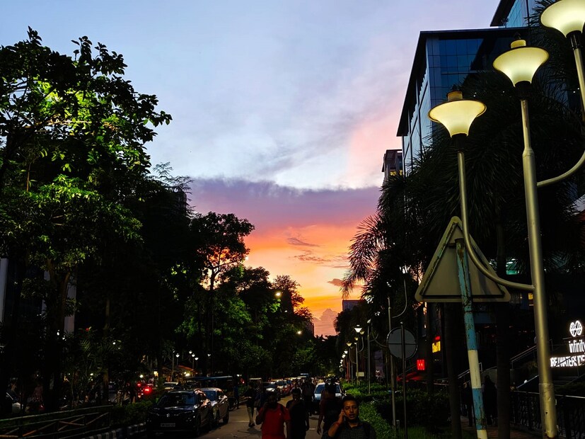 আজ, বুধবার মহরম-এর দিন বিক্ষিপ্ত বৃষ্টির সামান্য সম্ভাবনা। আজ, বুধবার ও আগামিকাল, বৃহস্পতিবার বৃষ্টি রাজ্যে কিছুটা কম থাকবে ৷ এমনটাই জানিয়েছে আবহাওয়া দফতর ৷