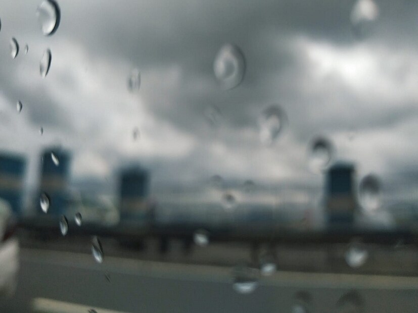 Rain Alert: আবহাওয়া দফতর সূত্রের খবর, সক্রিয় মৌসুমী অক্ষরেখা দক্ষিণবঙ্গের পুরুলিয়া থেকে কাঁথির উপর দিয়ে বঙ্গোপসাগর পর্যন্ত বিস্তৃত। এর প্রভাবে রথযাত্রার দিনে রাজ্য জুড়েই বৃষ্টির সম্ভাবনা।