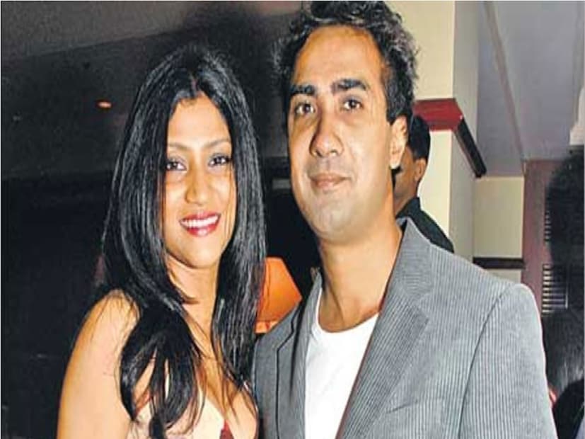 অভিনেতা যে ‘বিগ বস’ শো-কেই সরাসরি নিশানা করেছেন, সেটা বুঝতে অসুবিধা হয় না কারও। রণবীর বলেন, “কার কত সোশ্যাল মিডিয়া ফলোয়ার্স তার উপর ভিত্তি করে শো-তে রাখার চেয়ে, যার সবচেয়ে বেশি ফলোয়ার্স তাঁকেই সোজা ট্রফি দিয়ে দেওয়া ভাল।’’